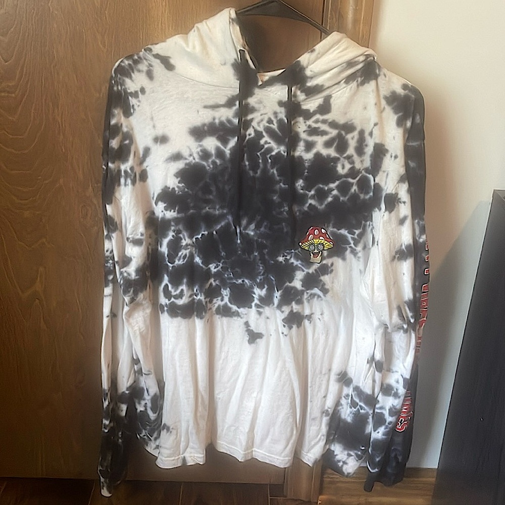 Eighty eight brand long sleeve hooded shirt size large